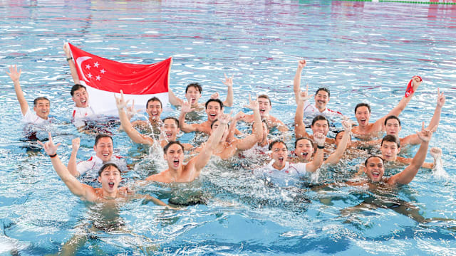 太强了！中国羽毛球又一天才横空出世，18岁少年连赢三位世界冠军（震撼！国羽再迎天才新星，18岁小将连胜三位世界冠军）