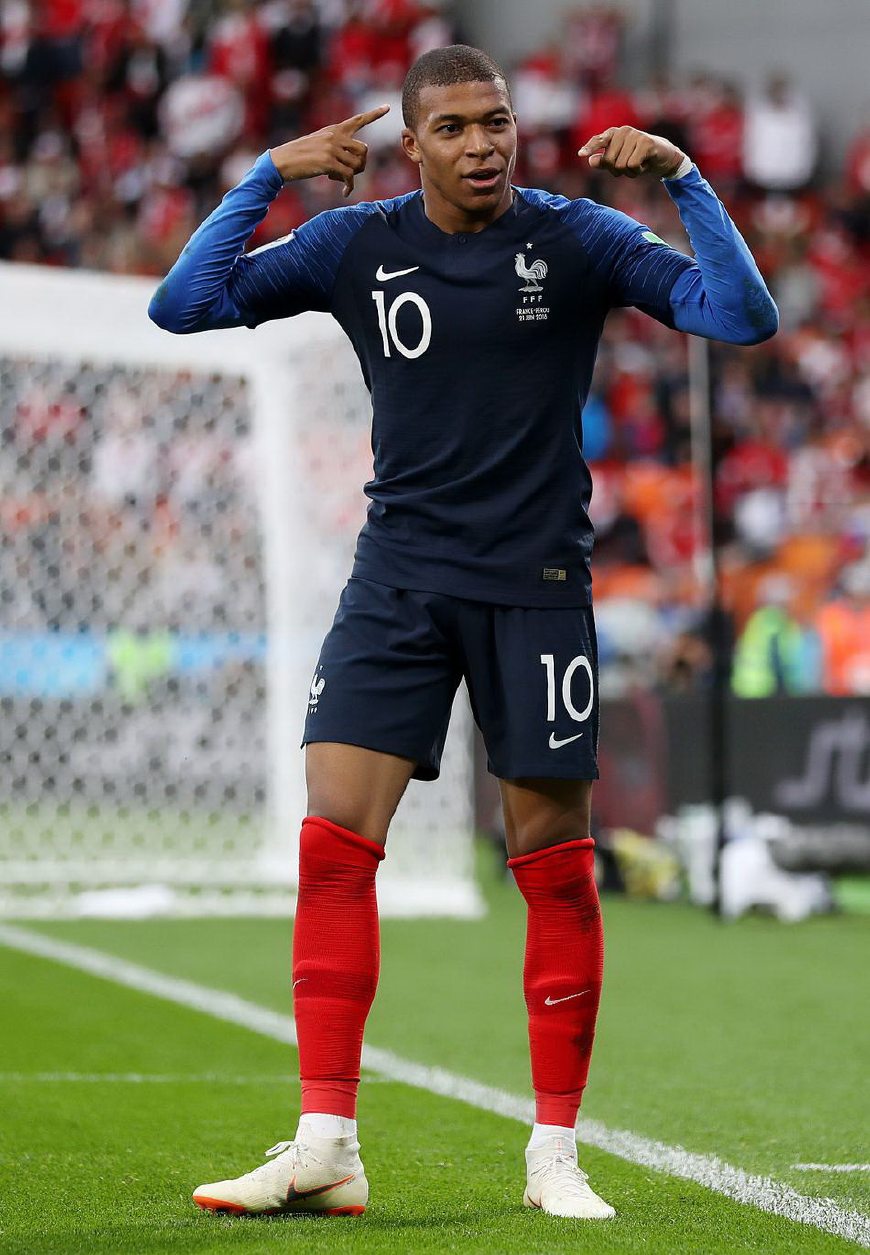 官方：孔蒂当选2025意足球盛典最佳教练，那不勒斯最佳俱乐部（官方宣布：孔蒂当选2025年意足盛典最佳教练，那不勒斯荣膺最佳俱乐部）