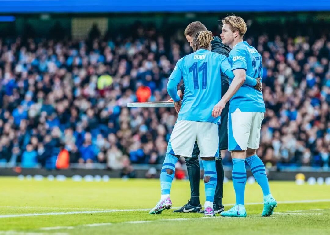 意媒：与德佬对话后孔蒂已得到必要的保证，将留任至赛季结束（意媒：孔蒂与德劳伦蒂斯会谈后获必要承诺，留任至赛季末）