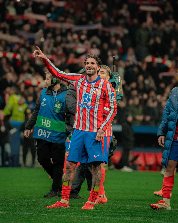 小法：根据我们的分析，国米各方面都是意甲最强的球队（小法称：分析表明，国米在各方面领跑意甲）