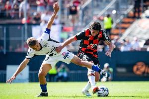 字母哥是现役为一队效力时间第三长的球员，仅次于库里和追梦（字母哥在同队效力时长居现役第三，仅逊库里与追梦）