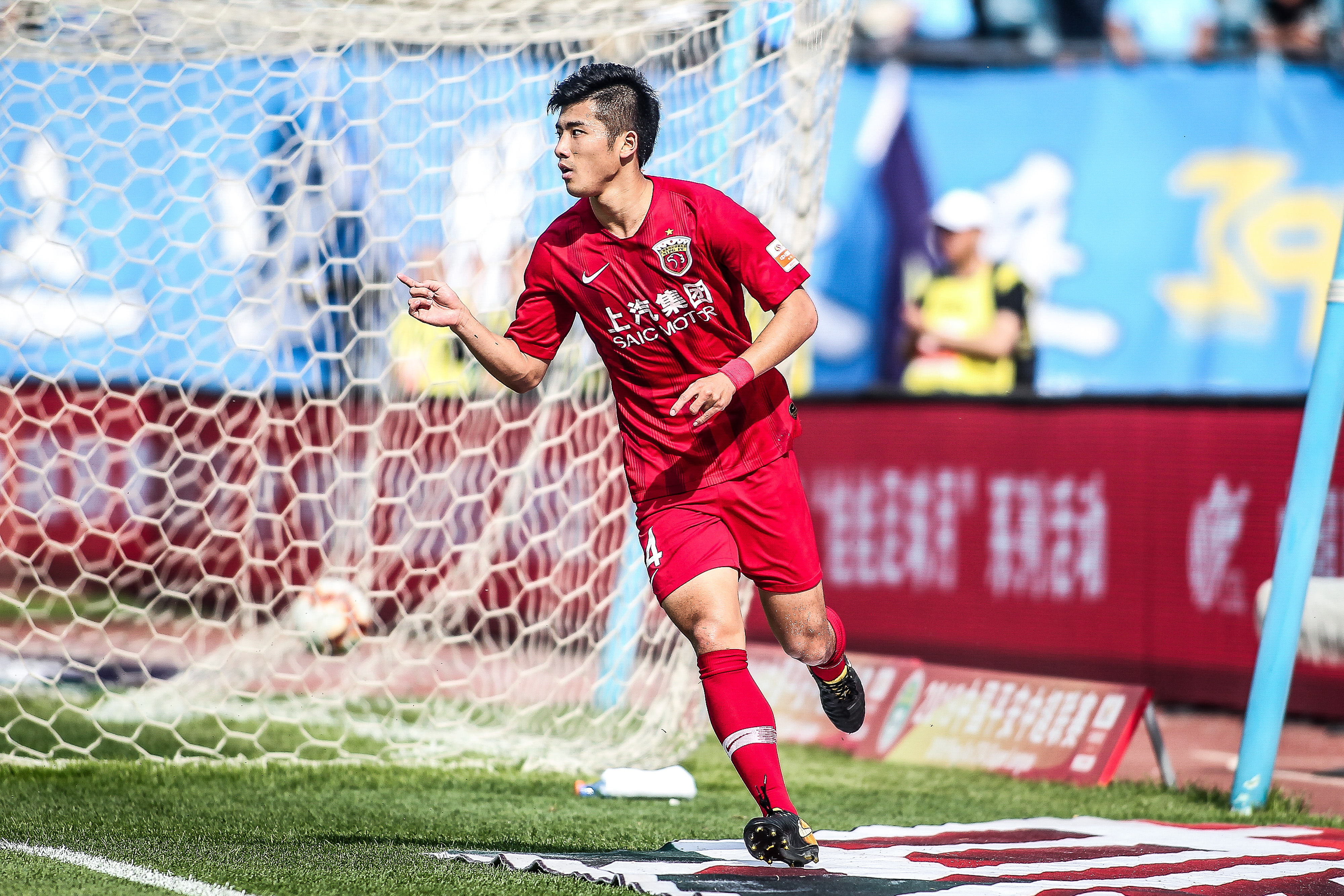 记者：内马尔已正常参加训练，能够参加周六桑托斯的保级战（记者称内马尔已恢复正常训练，周六可出战桑托斯保级大战）