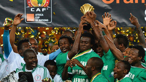 皇马一战3红6黄！金哨详解争议判罚：2红没问题，输球别怪裁判（皇马一役3红6黄！金哨解读争议判罚：两红无误，输球别怪裁判）