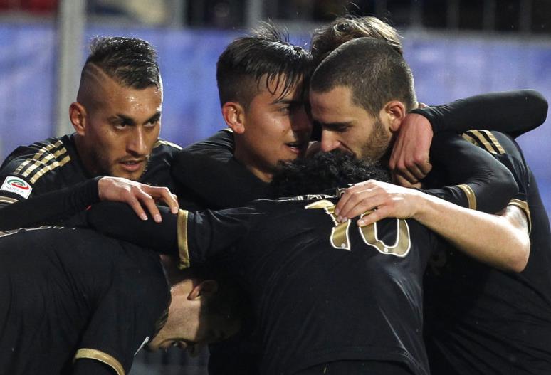 埃因霍温卫冕稳了？荷甲从未有球队半程领先11分被逆转丢冠（埃因霍温卫冕在望？荷甲史上无半程领先11分仍被翻盘丢冠先例）