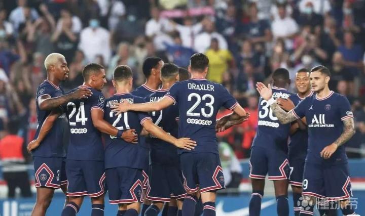 边锋突破一条龙，全场沸腾（边锋连过数人破门，观众欢声雷动）