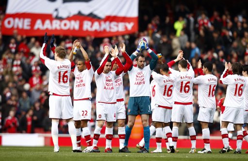 每体：贝西克塔斯想租特狮，承担全部薪资+选择买断费800万欧（每体：贝西克塔斯欲租借特尔施特根，愿全额承担薪水并附800万欧买断选项）