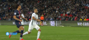 今天是海港足球俱乐部一线队球员武磊的生日，让我们...（海港一线队球员武磊迎来生日，邀你一起送上祝福）