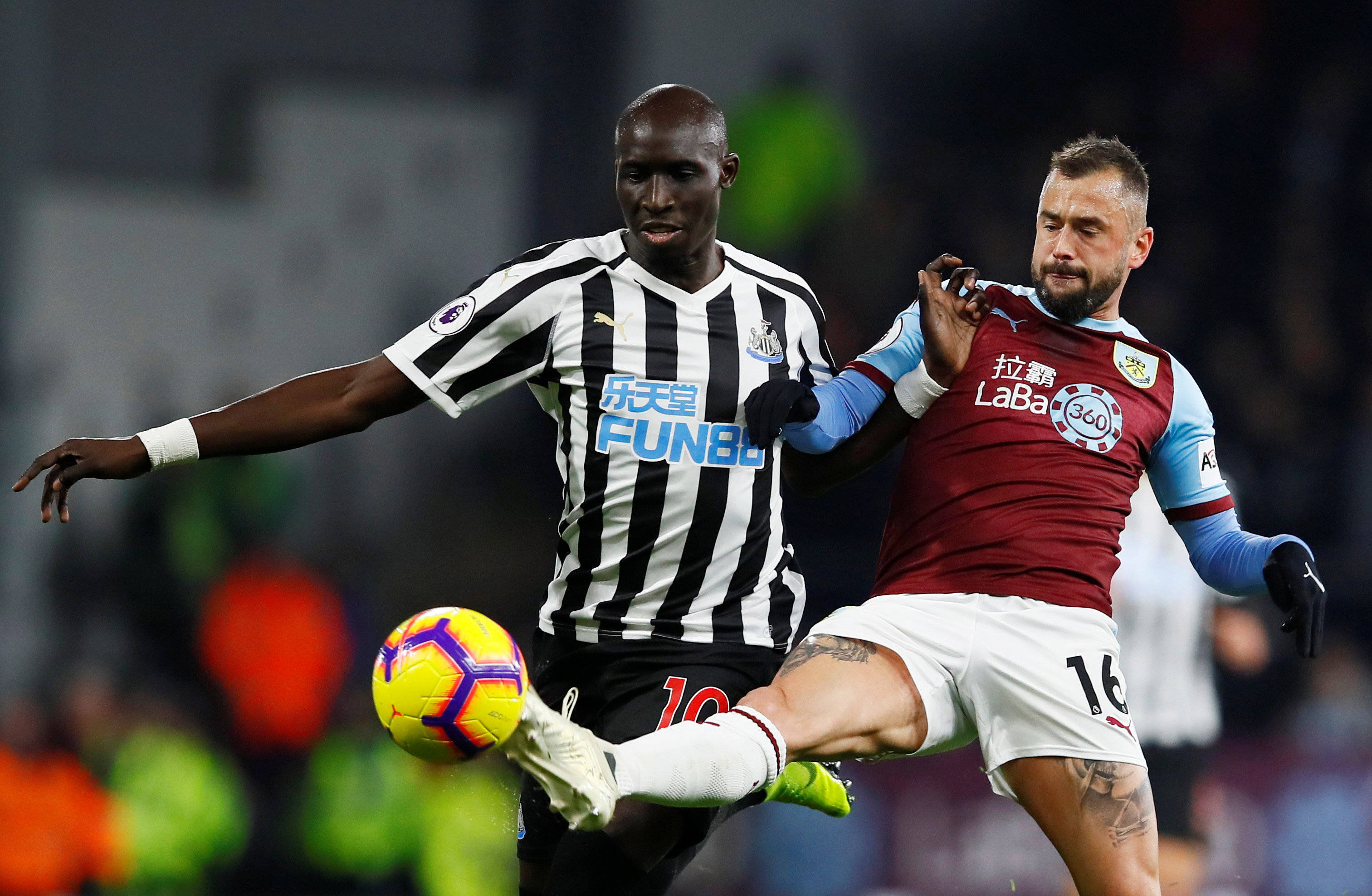 永远的黑豹，葡萄牙队正式发布致敬传奇尤西比奥的特别款球衣（葡萄牙队发布致敬尤西比奥特别战袍，“黑豹”传奇永恒）