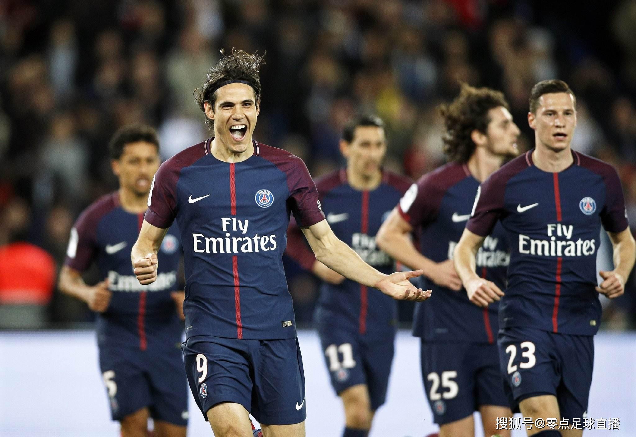 那一脚出去，全场屏住呼吸（这一脚踢出，全场屏息凝神）