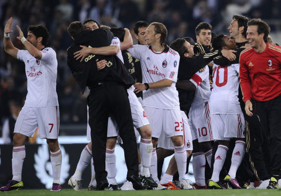 记者：米利唐右腿内收肌不适，周三将接受检查（记者：米利唐右腿内收肌出现不适，将于周三接受检查）