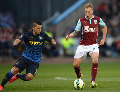 记者：韩鹏仍是泰山主帅，但俱乐部需要找个名义上的“主帅”（记者称韩鹏仍掌舵泰山，俱乐部需另觅“名义主帅”）